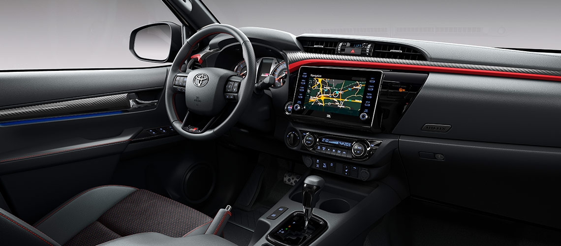 Toyota-Hilux-GR-Sport-interieur-dashboard-1140-500.jpg
